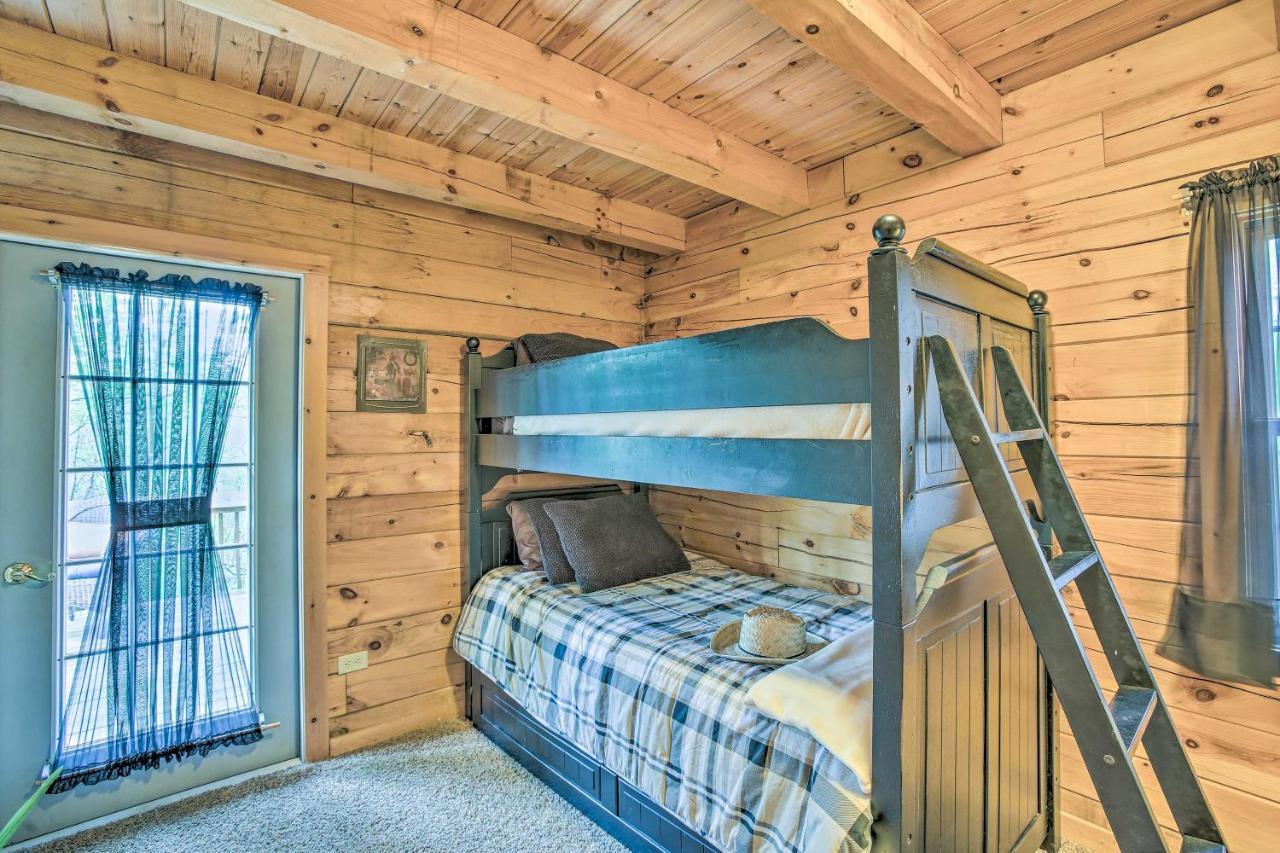 Resort Cabin With Fire Pit Golf, Hike And Play! Rothbury Eksteriør billede