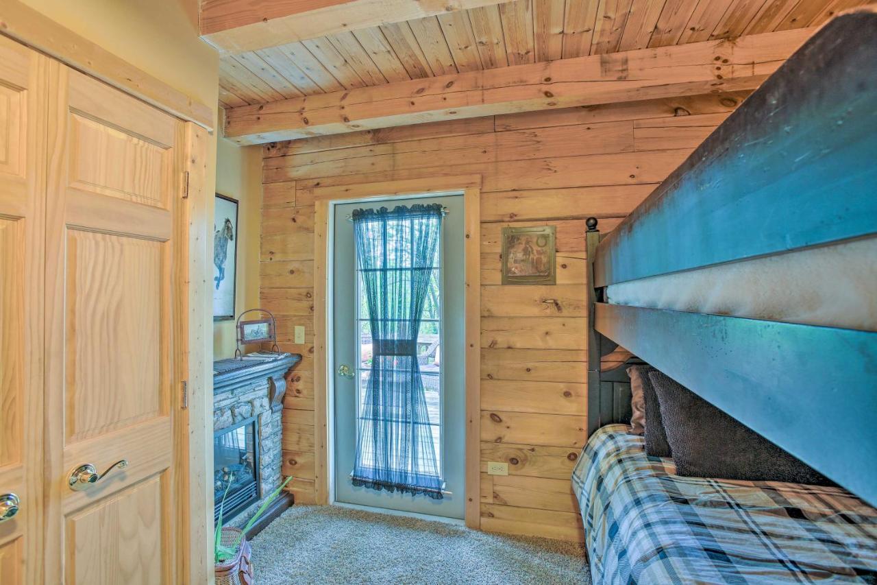 Resort Cabin With Fire Pit Golf, Hike And Play! Rothbury Eksteriør billede