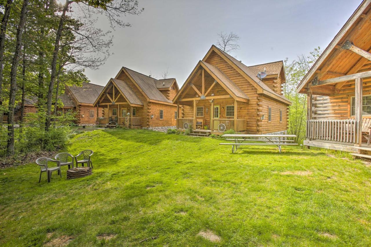 Resort Cabin With Fire Pit Golf, Hike And Play! Rothbury Eksteriør billede