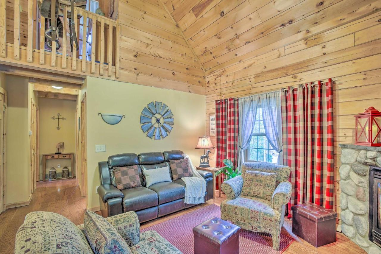 Resort Cabin With Fire Pit Golf, Hike And Play! Rothbury Eksteriør billede