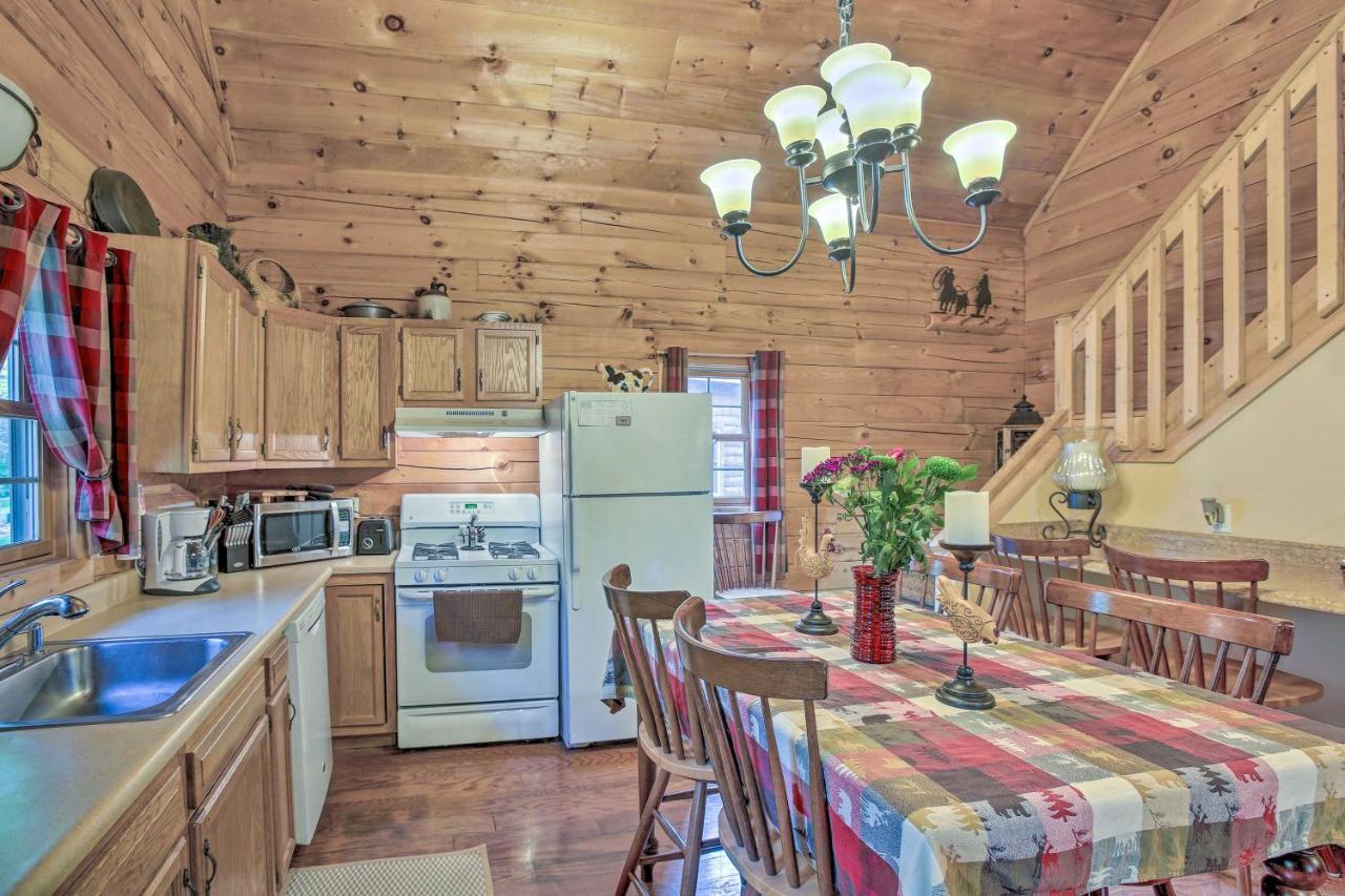 Resort Cabin With Fire Pit Golf, Hike And Play! Rothbury Eksteriør billede