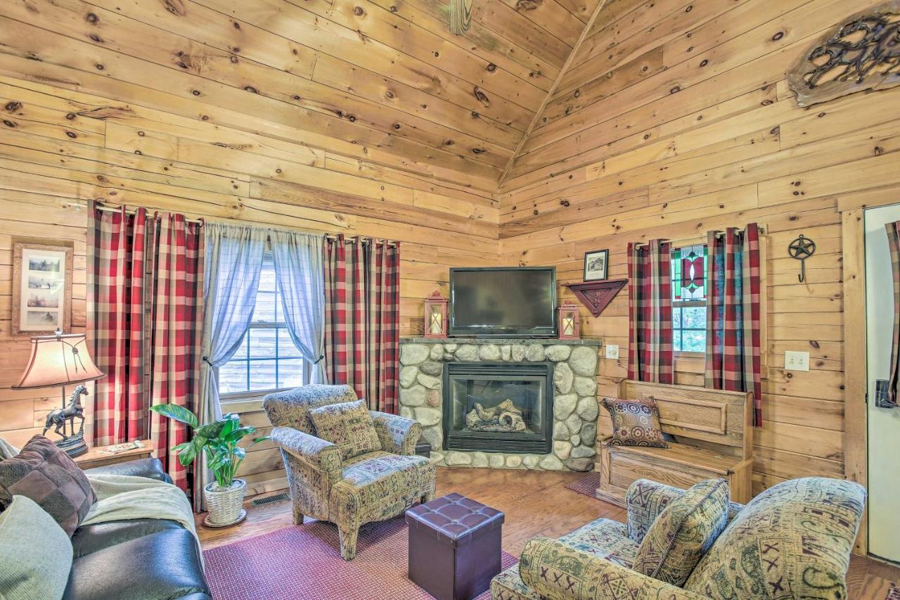Resort Cabin With Fire Pit Golf, Hike And Play! Rothbury Eksteriør billede